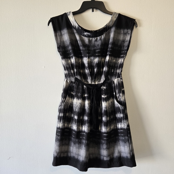 BeBop Lightweight Tie Dye Pleated Cap Sleeve Midi Dress w/ Pockets Size Small - Picture 1 of 11